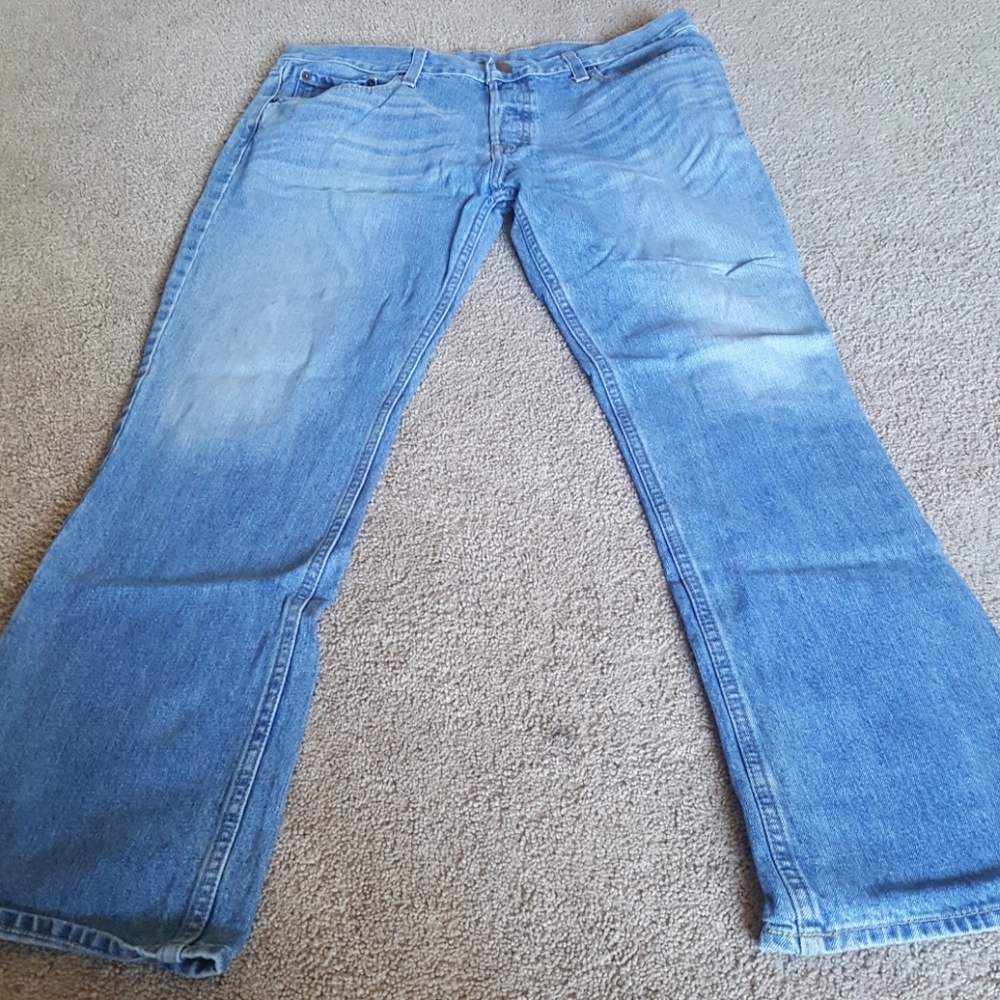 Like new light blue jeans